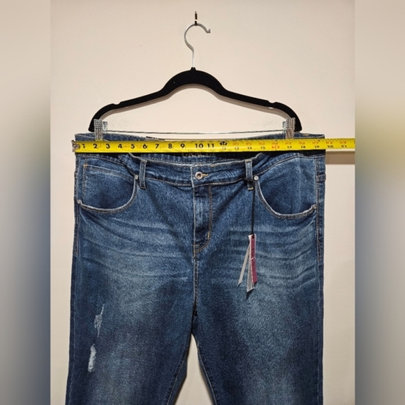 Grace In LA Jeans - Picture 3 of 9